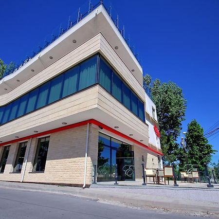 Hotel Eden Tulcea Buitenkant foto