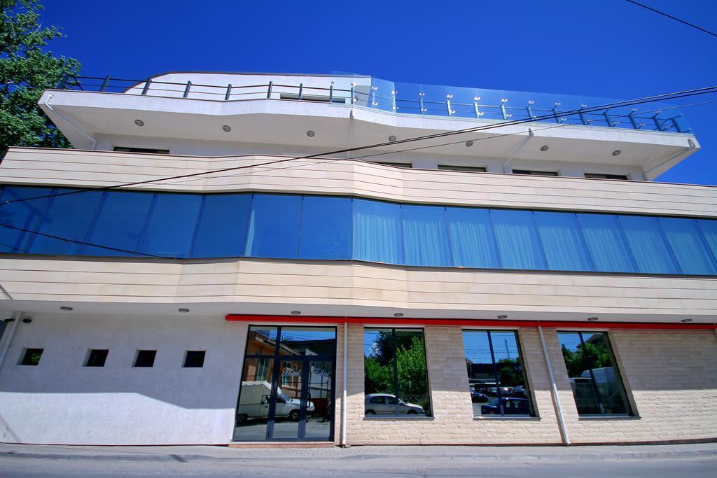 Hotel Eden Tulcea Buitenkant foto