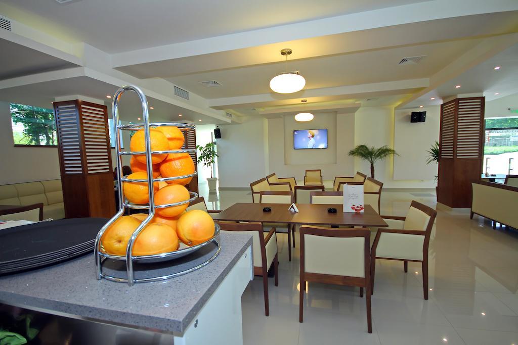 Hotel Eden Tulcea Buitenkant foto