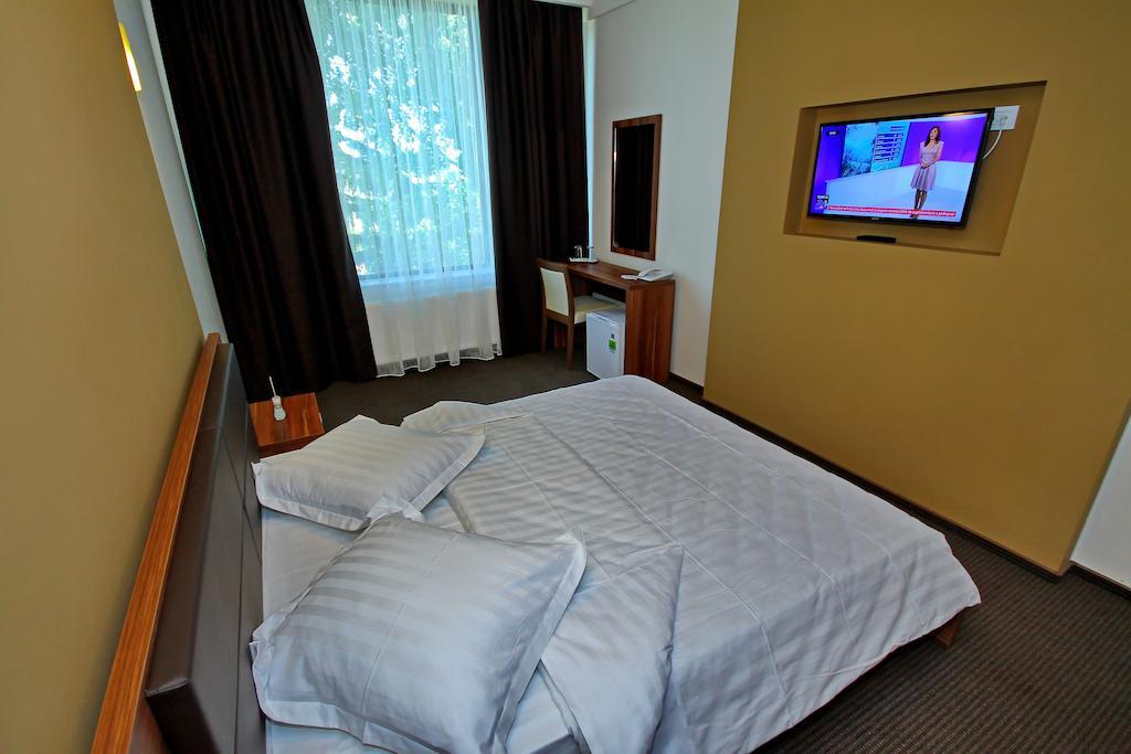 Hotel Eden Tulcea Buitenkant foto
