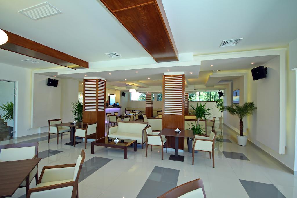 Hotel Eden Tulcea Buitenkant foto