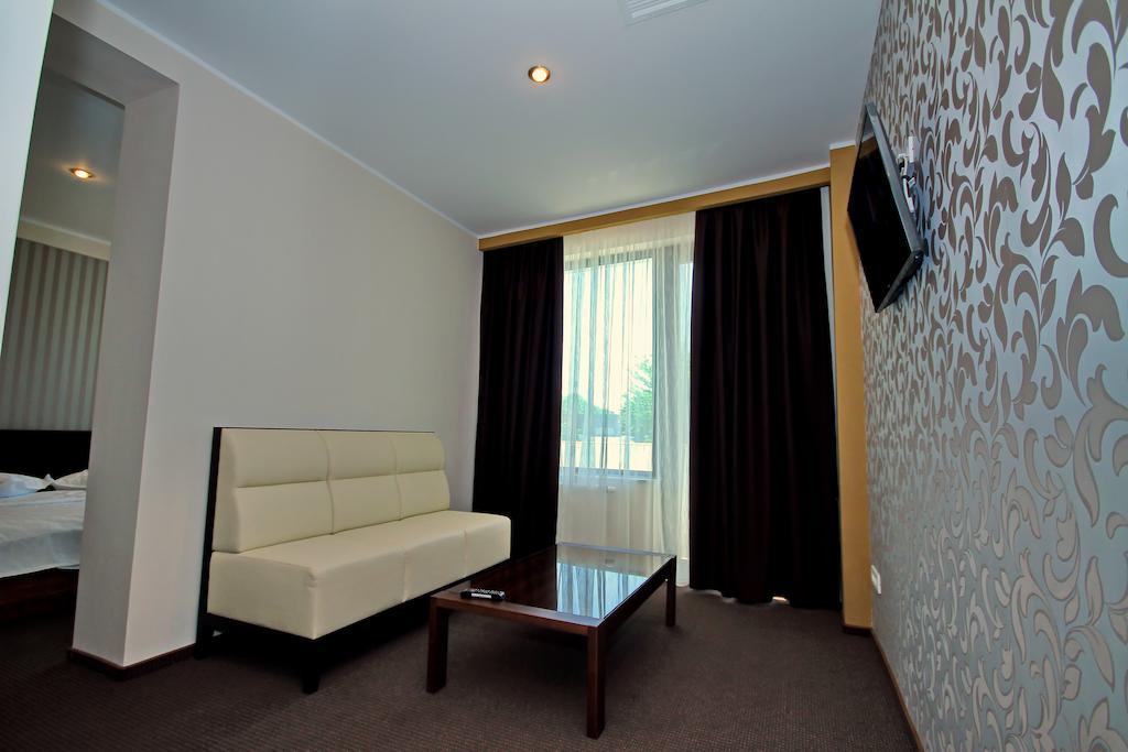 Hotel Eden Tulcea Buitenkant foto